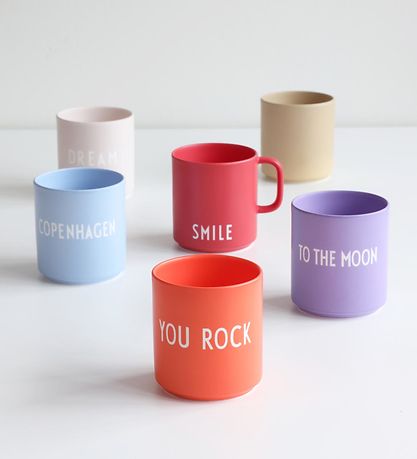 Design Letters Cup w. Handle - Favorite - Smile - Red