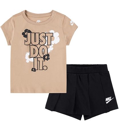 Nike Shorts Set - T-shirt/Shorts - Black w. Flowers