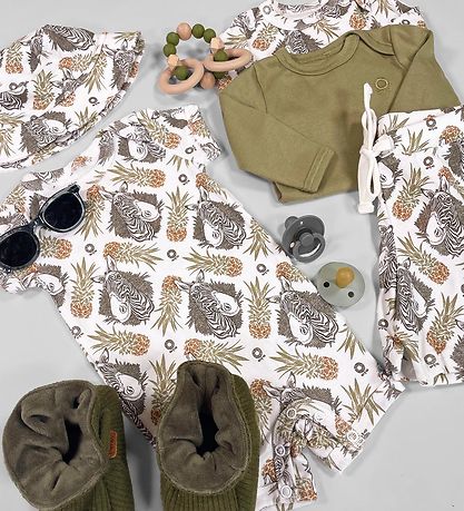 Katvig Summer Romper - White w. Tropical Pattern