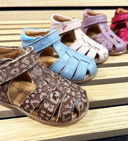 Pom Pom Sandals - Classic+ Velcro - Latte Leo