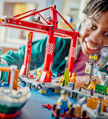 LEGO® City - Hafen mit Frachtschiff 60422 - 1226 Teile