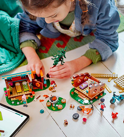 LEGO® Friends - Gemütliche Hütten im Abenteuercamp 42624 - 437 D