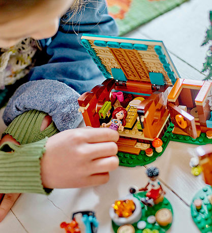 LEGO® Friends - Gemütliche Hütten im Abenteuercamp 42624 - 437 D