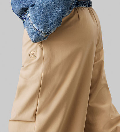 Calvin Klein Buxur - Fallhlíf - Pale Khaki