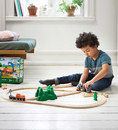 BRIO World Starter Lift & Load Set 33878