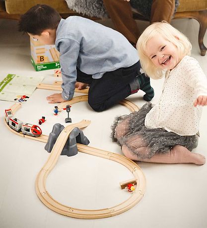 BRIO World Starter Set - 26 pcs - Railway 33773