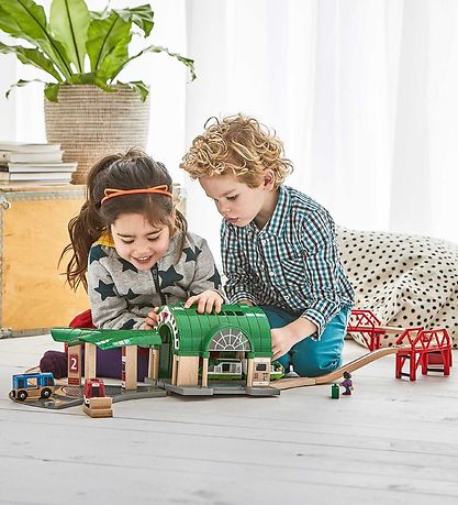 BRIO World Train station - Green/Gray/Wood 33649