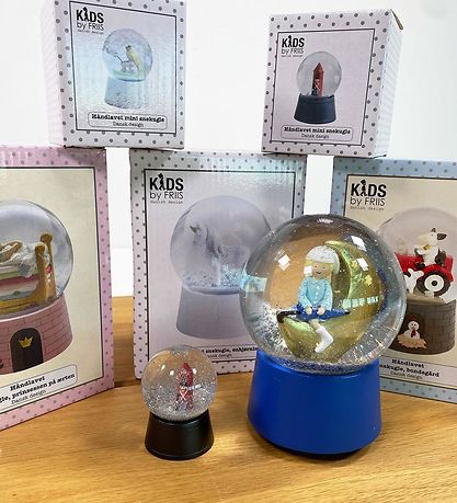 Kids by Friis Snow Globe w. Music - D:14 cm - Mr. Sandmand