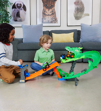 Hot Wheels Cars - Monster Trucks Dragon Destruction Set