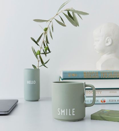 Design Letters Cup - Favourite - Green w. Smile