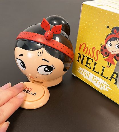 Miss Nella Nageltrockner - Dame