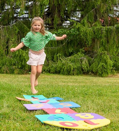 TACTIC Games - Bucket Floor - Active Play