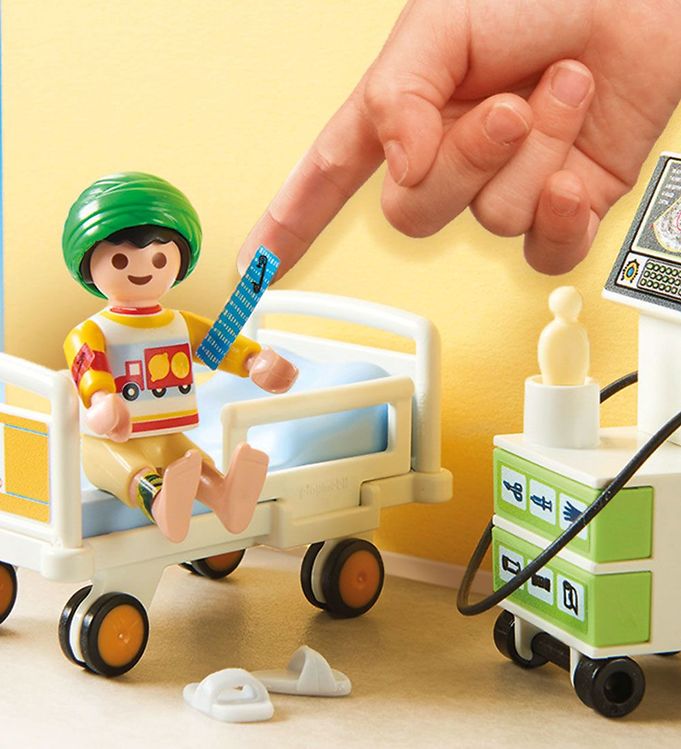 Playmobil City Life - Hospital For Kids - 70192 - 47 Parts