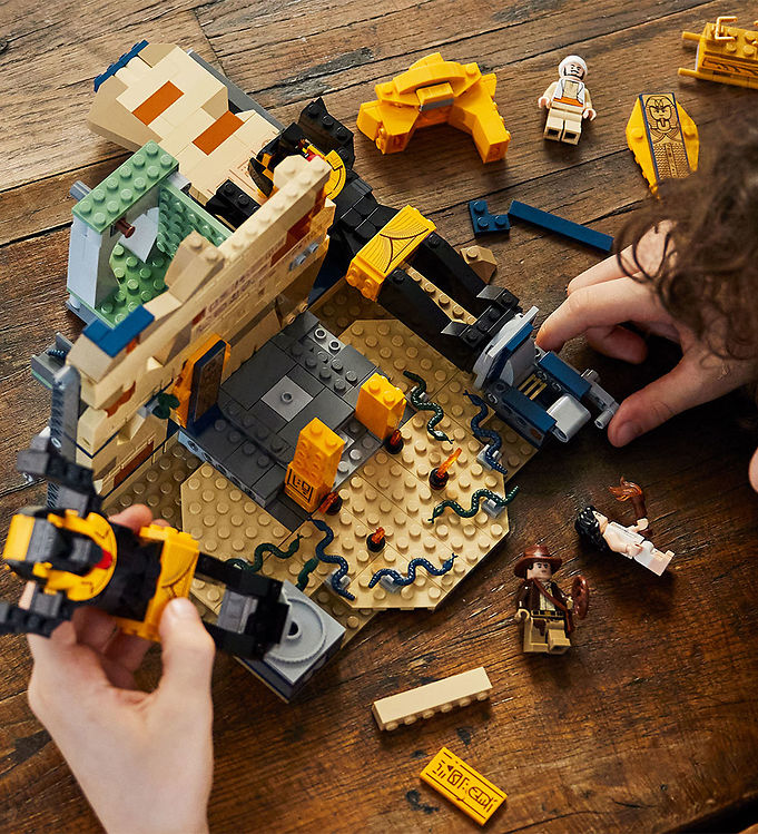 LEGO Indiana Jones 77012, Stridsplansjakt