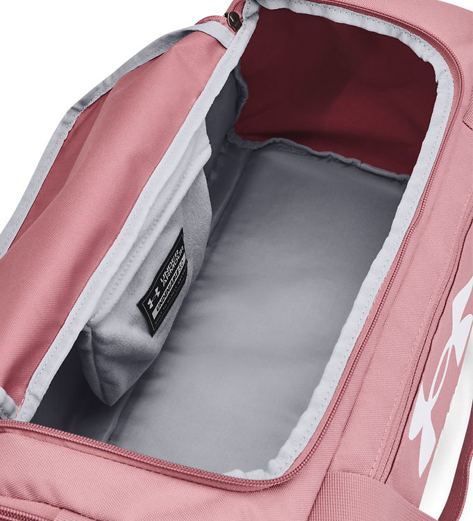 Large pink under clearance armour duffle bag