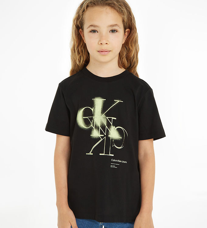 Calvin Klein T-shirt - Spray CK Monogram - Black » ASAP Shipping