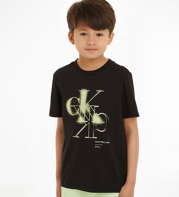 Calvin Klein T-shirt - Spray CK Monogram - Black » ASAP Shipping