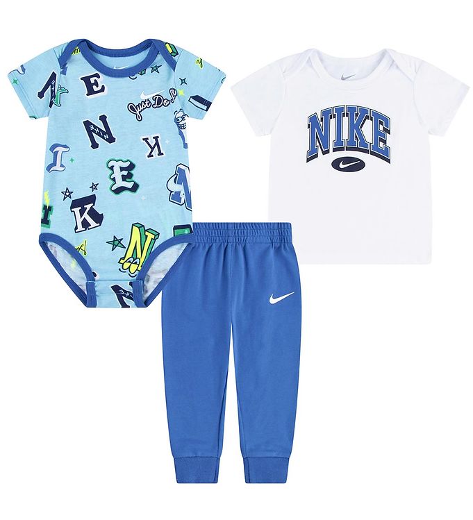Newborn baby nike outfits deals