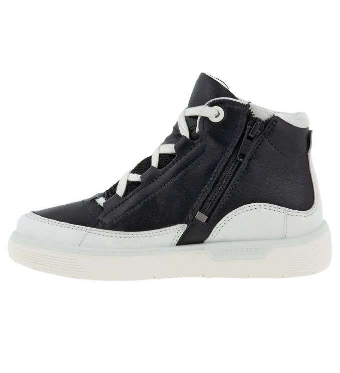 who makes ecco shoes