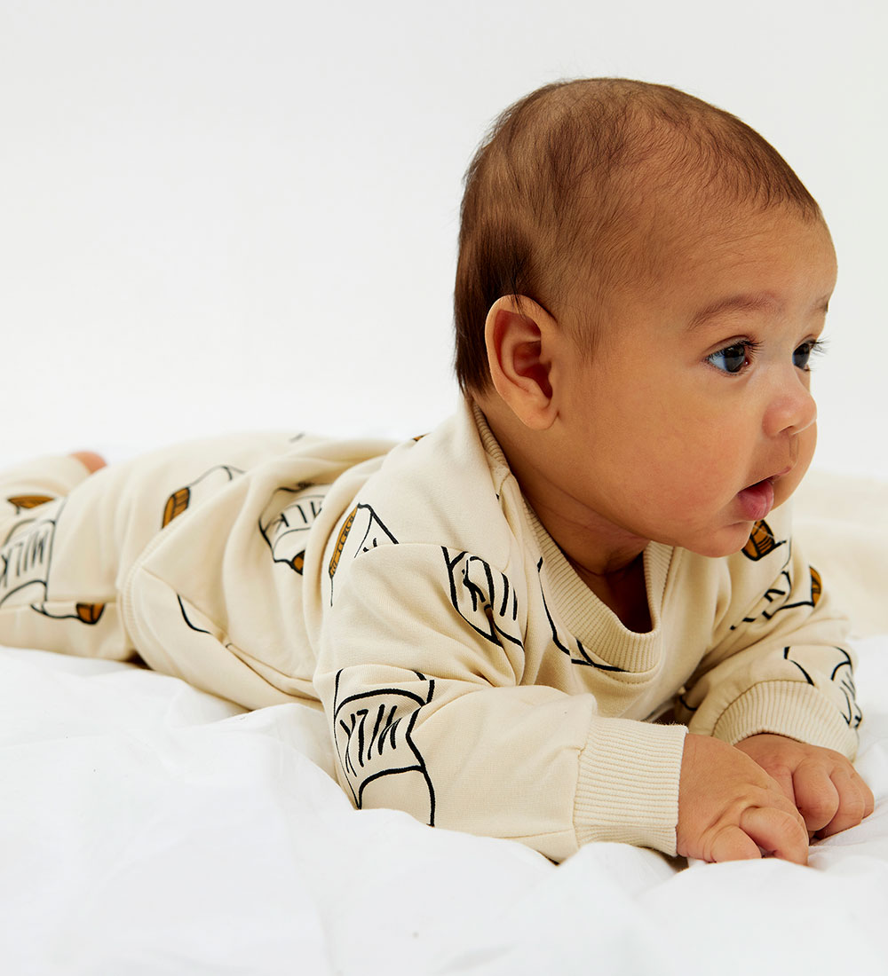 The New Siblings Sweatshirt - TnsbNilos - White Swan AOP