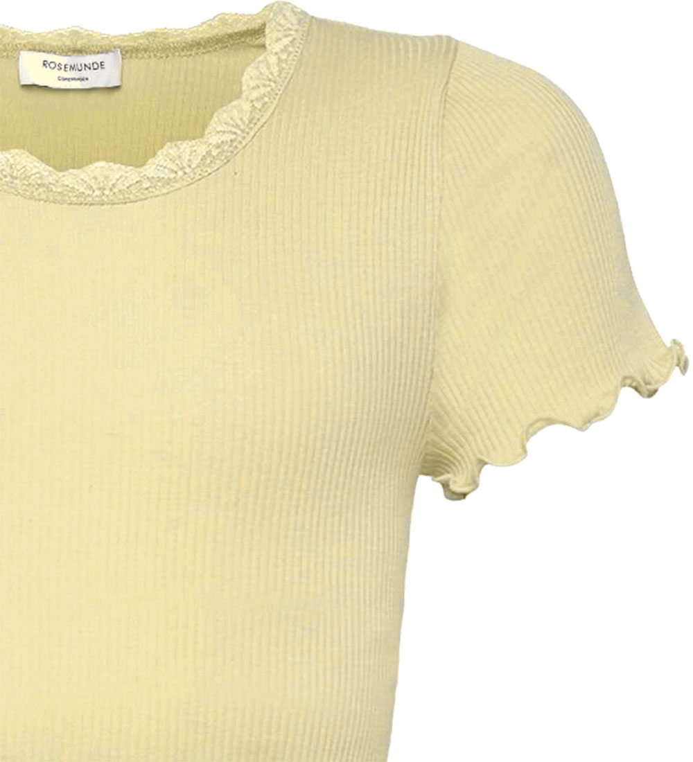 Rosemunde T-shirt - Rib - Vit - Pastel Yellow m. Spetsar
