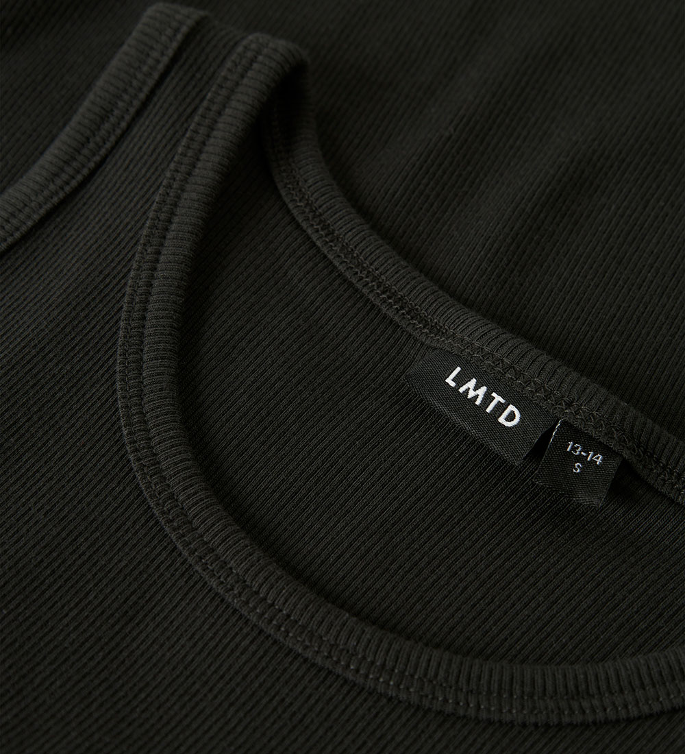 LMTD Topp - Crop - NlfHinaja - Pirate Black