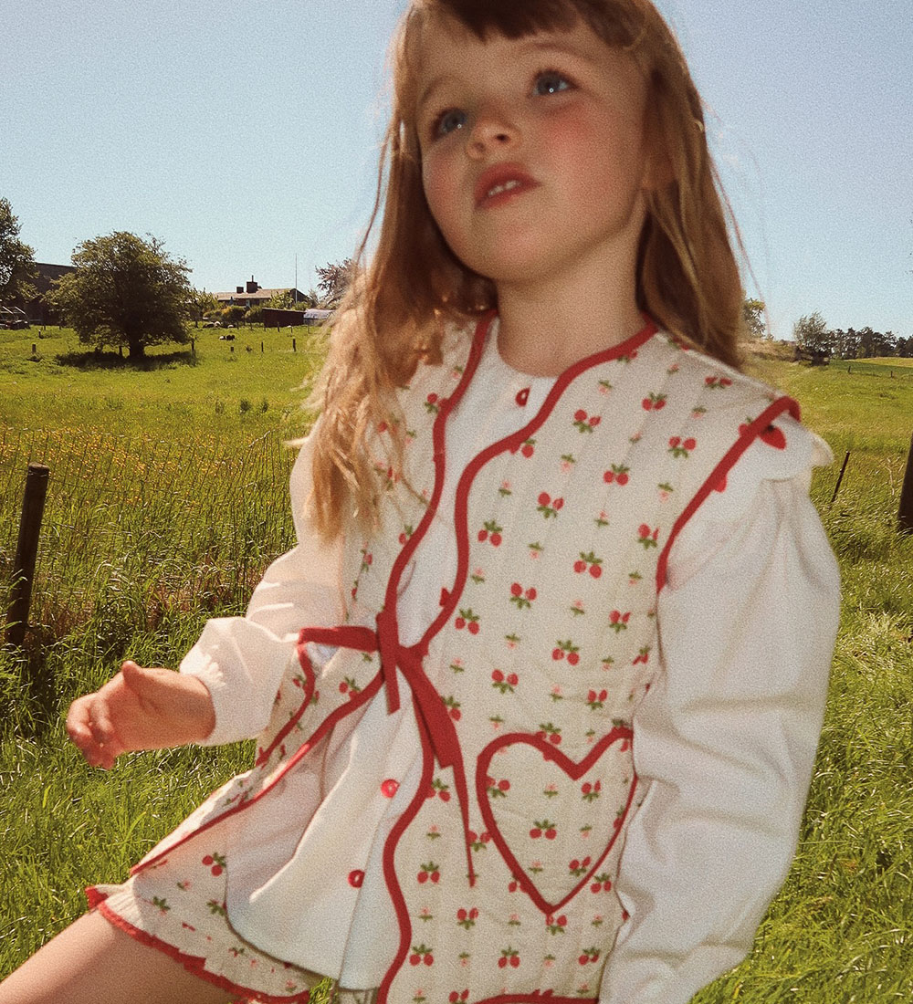 Flöss Waistcoat - Sofia - Soft White Berry