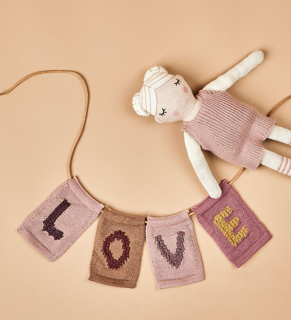 Smallstuff Knitted Letter - O - Pink Alphabet