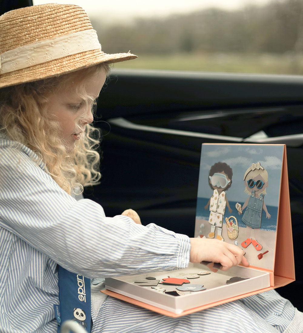 Filibabba Magnetic Game - Dress-up Dolls - A Day At The Beach