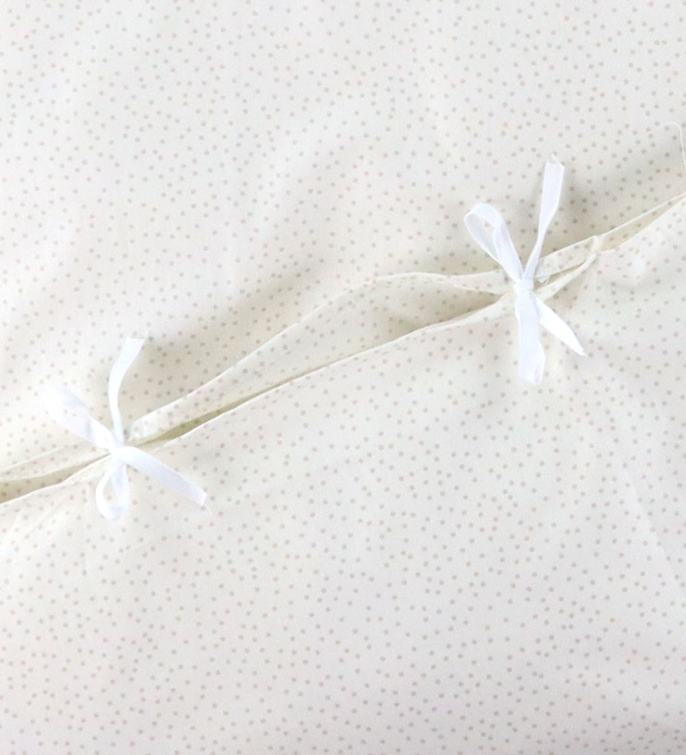 Nørgaard Madsens Bedding - Baby - Off White w. Beige Dots
