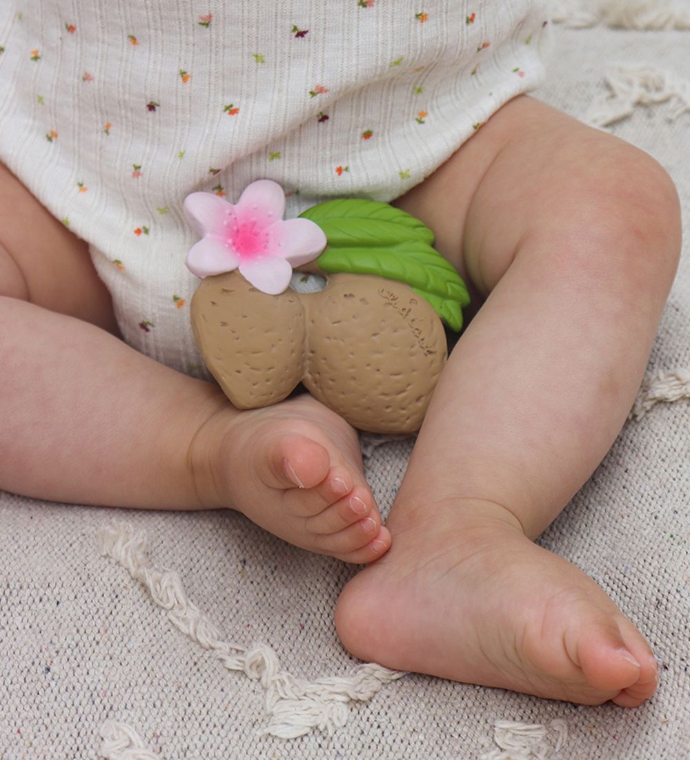 Oli & Carol Teething Toy - Natural Rubber - Aly The Almond