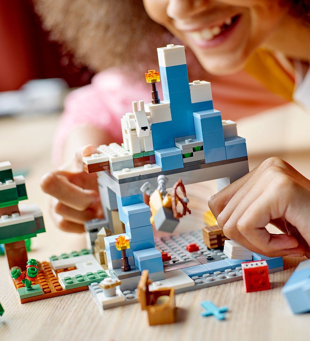 LEGO® Minecraft - The Frozen Peaks 21243 - 304 Parts