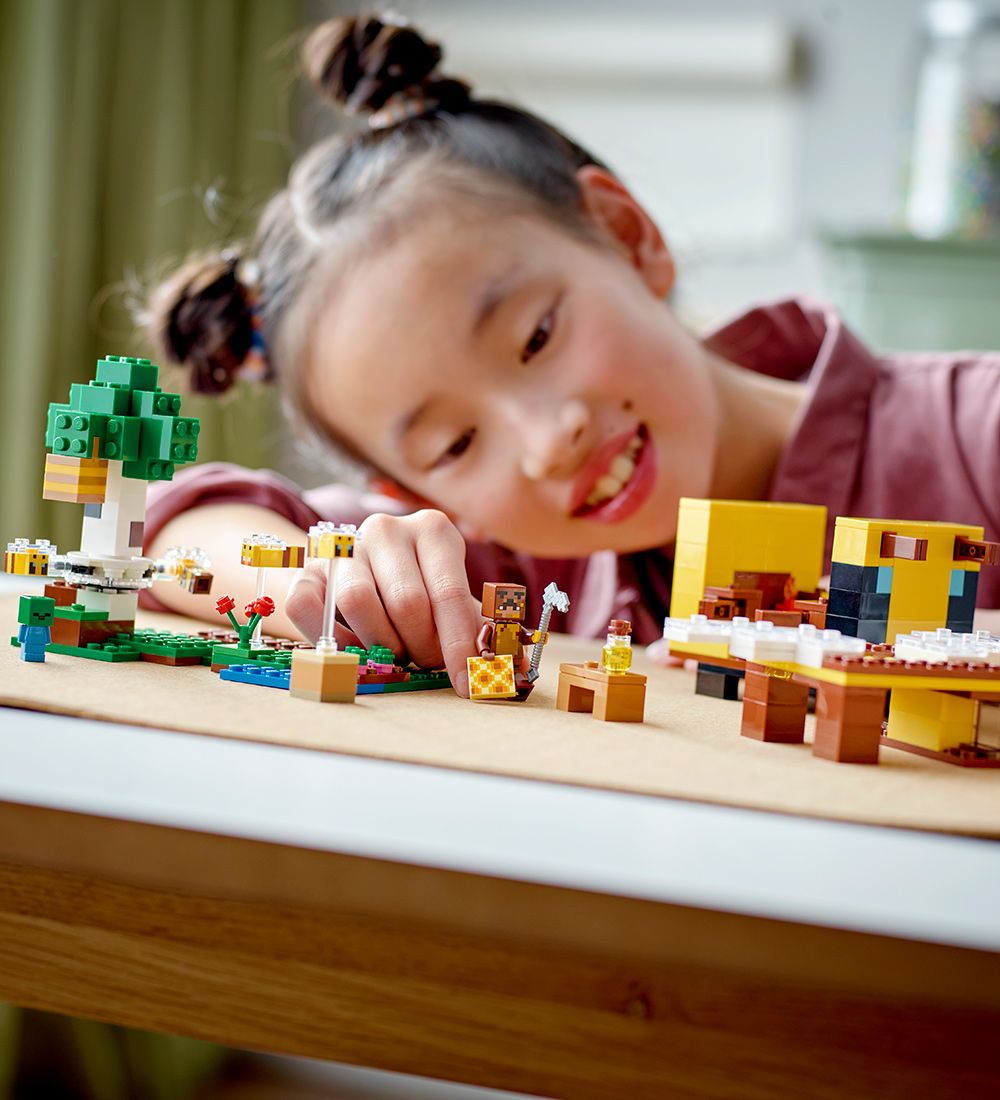LEGO® Minecraft - The Bee Cottage 21241 - 254 Parts