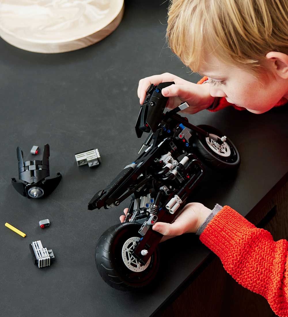 LEGO® Technic - THE Batman - BATCYCLE 42155 - 641 Parts