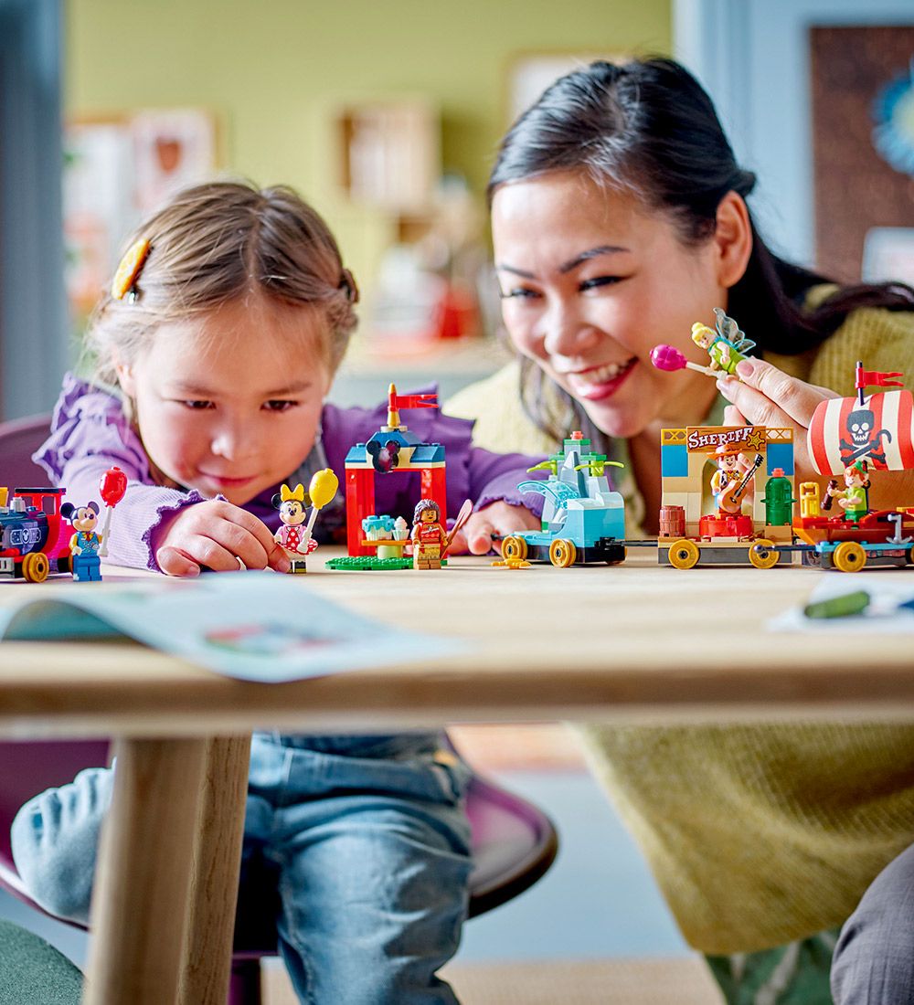 LEGO® Disney 100 - Le train en fête Disney 43212 - 200 Parties