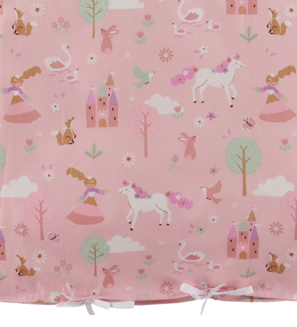 Nørgaard Madsens Bedding - Baby - Pink w. Adventure garden