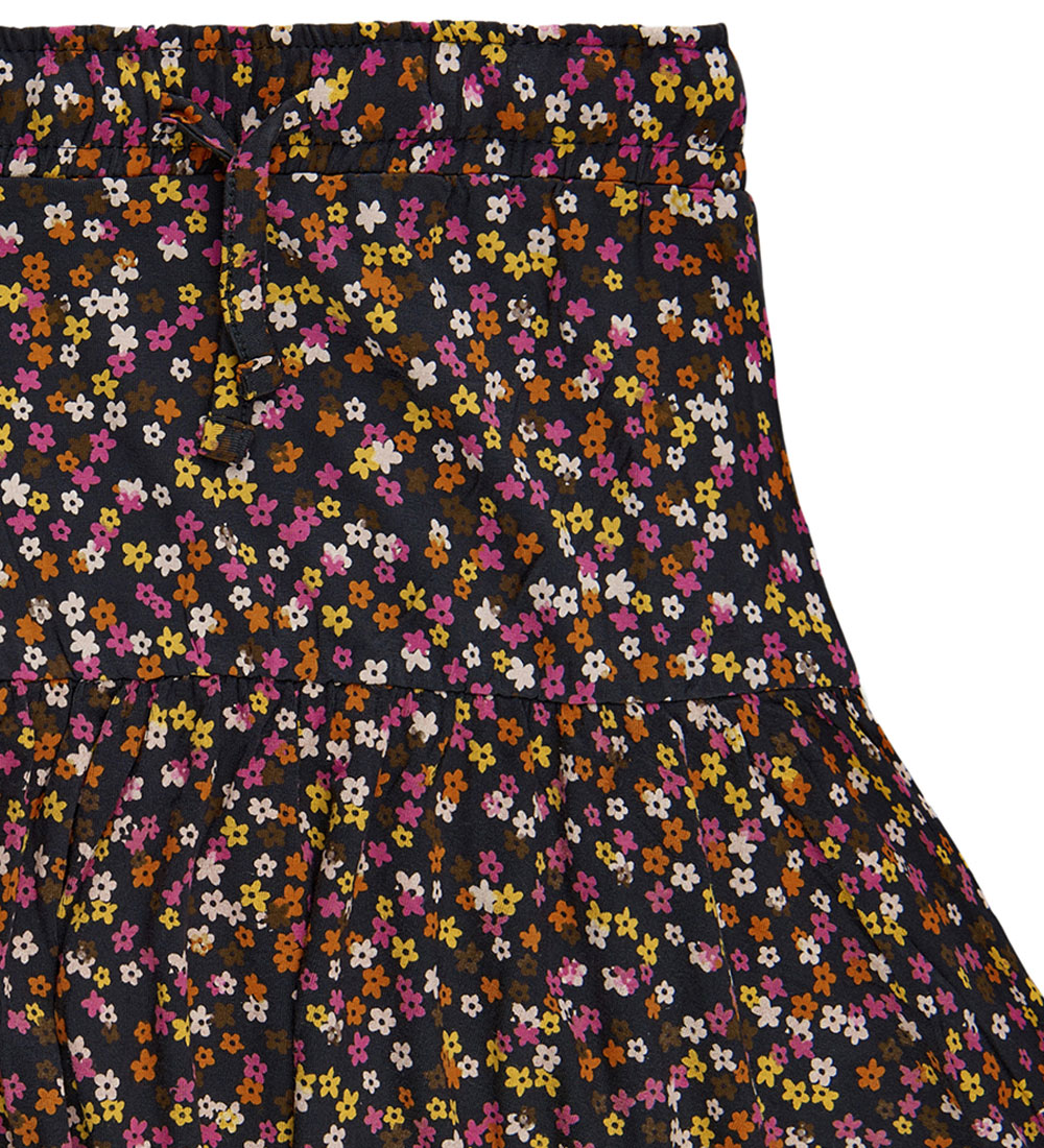 The New Rok - TnHollie - Phantom m. Bloemen