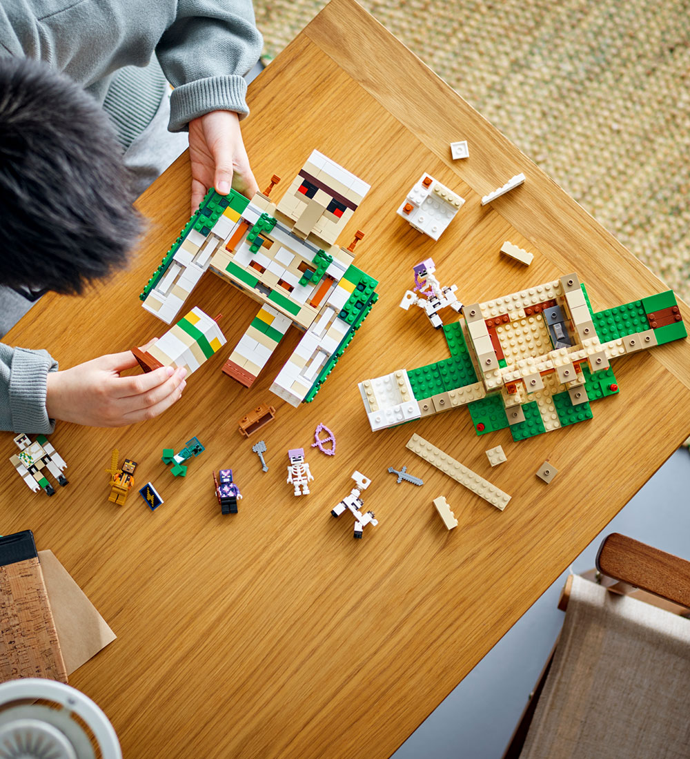 LEGO® Minecraft - Het ijzergolemfort 21250 - 868 Onderdelen