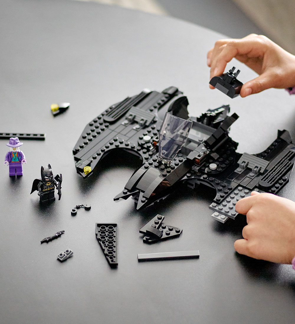 LEGO® DC Batman - Batwing: Batman vs. The Joker 76265 - 357 Par