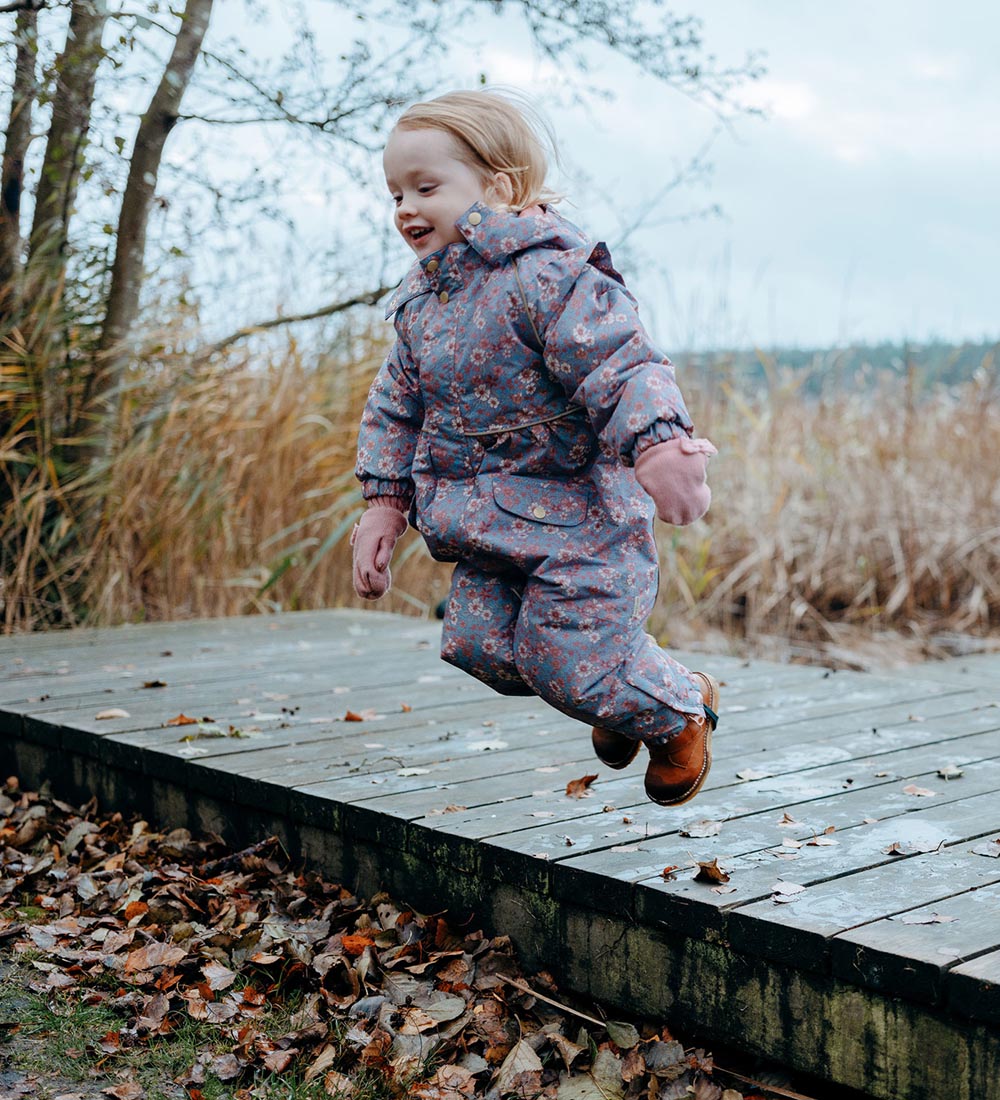 Hust and Claire Snowsuit - Otine - Atmosphere