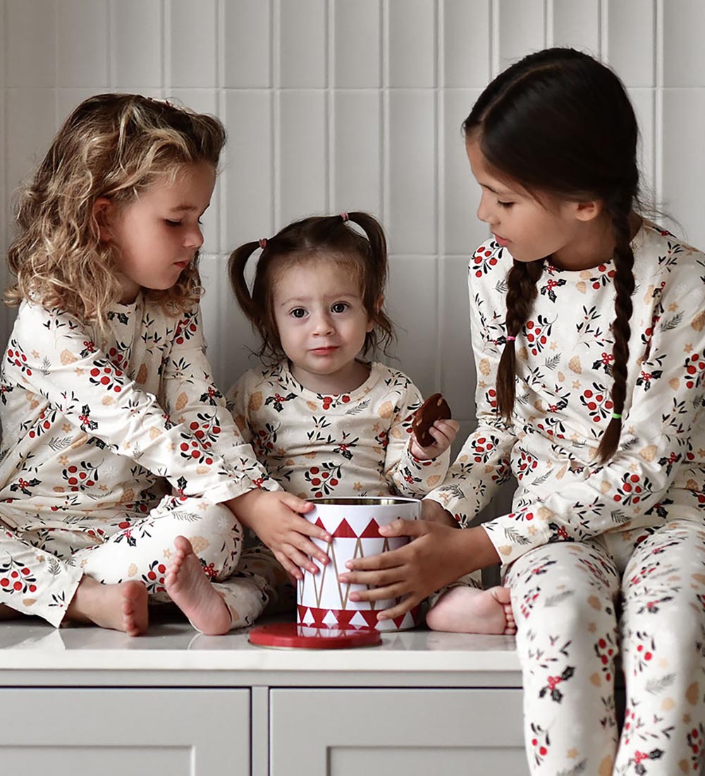 The New Pyjama Set - TnHoliday - Ecru w. Print