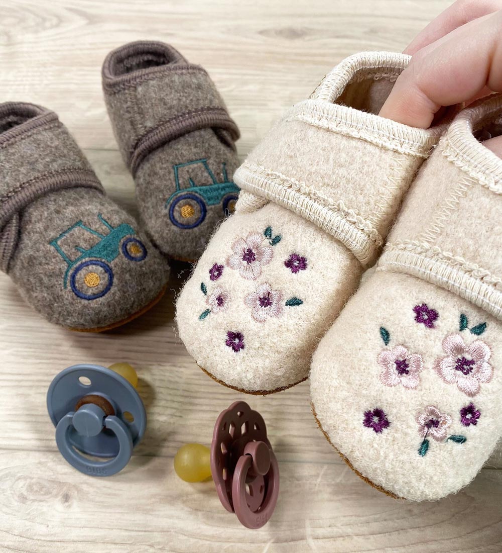En Fant Slippers - Wool - Walnut w. Tractors