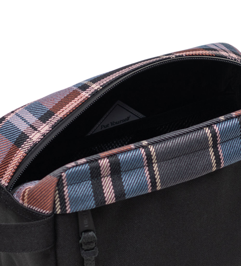 Herschel Toiletry Bag - Chapter - Black Winter Blanket