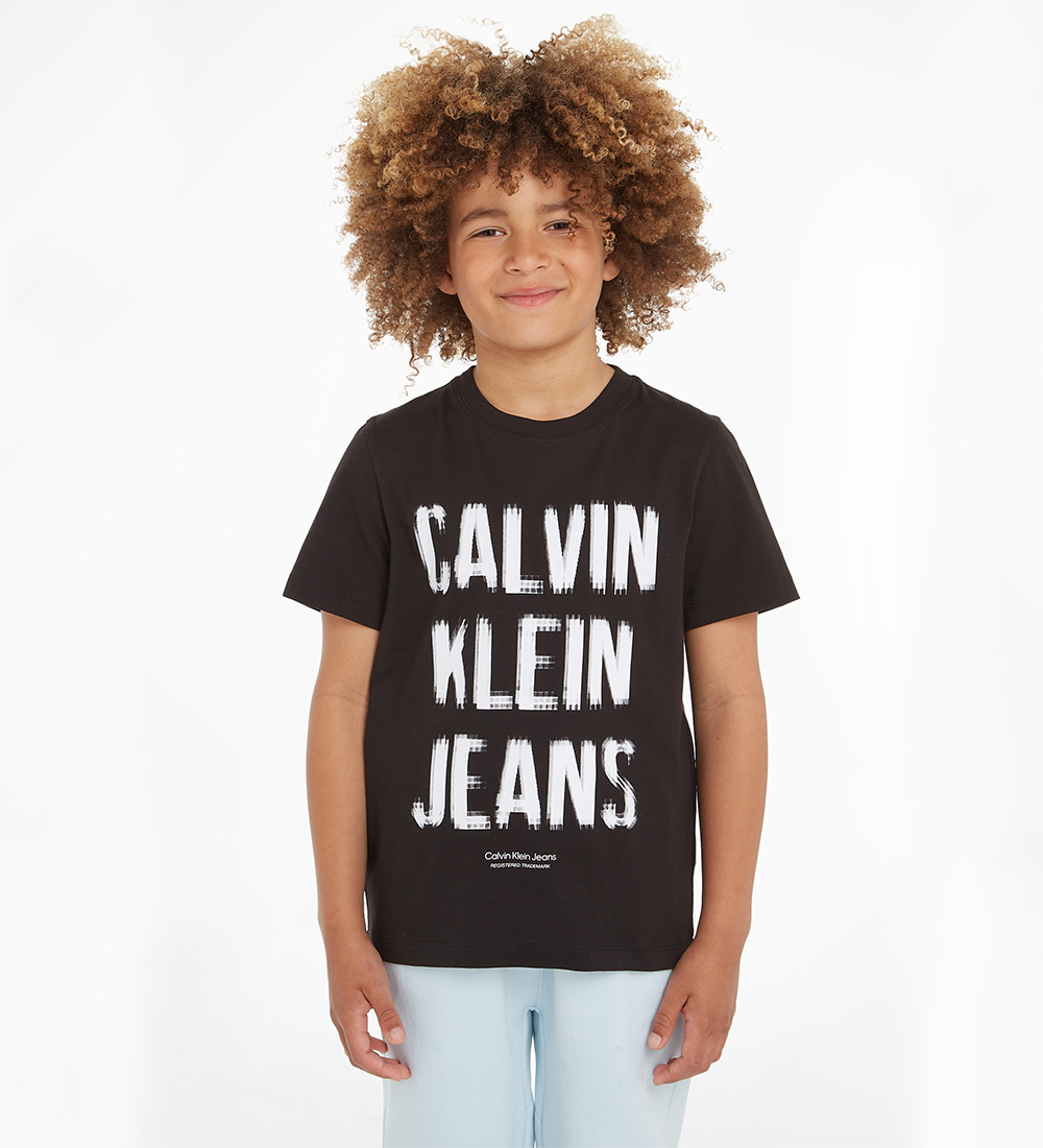 Calvin Klein T-shirt - Pixel Logo Relaxed - Black w. White