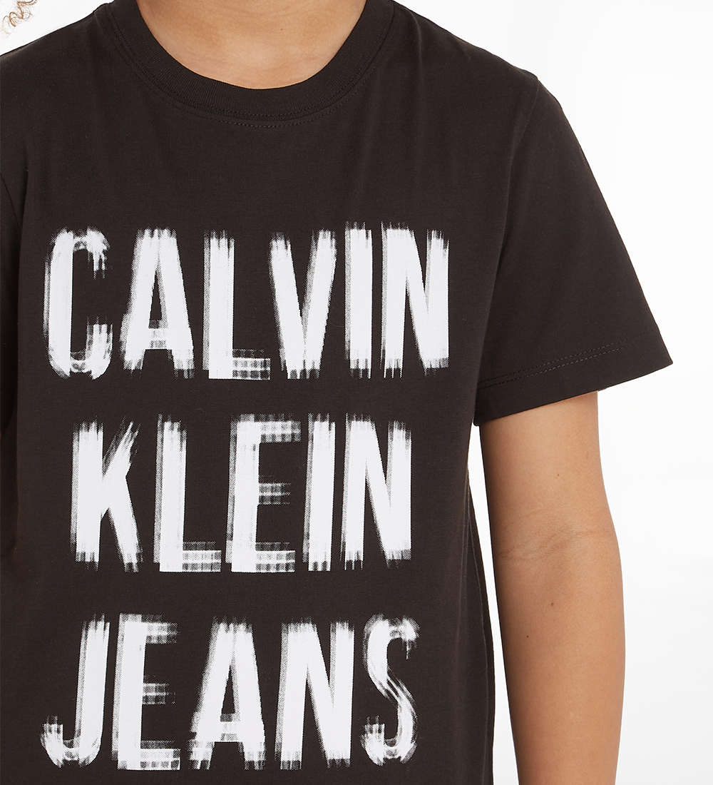 Calvin Klein T-shirt - Pixel Logo Relaxed - Black w. White