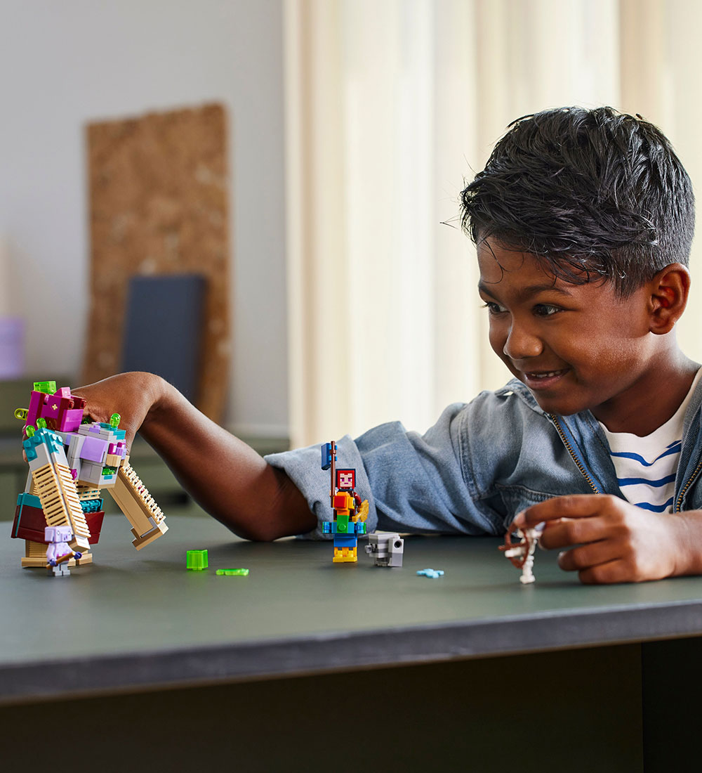 LEGO® Minecraft Legends - The Devourer Showdown 21257 - 420 Part