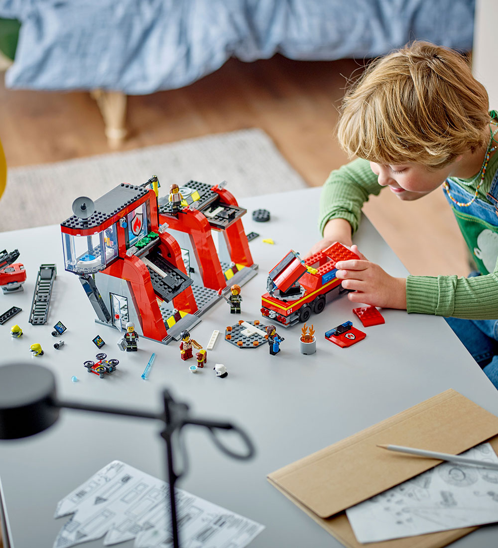 LEGO® City - La caserne et le camion de pompiers 60414 - 843 Par