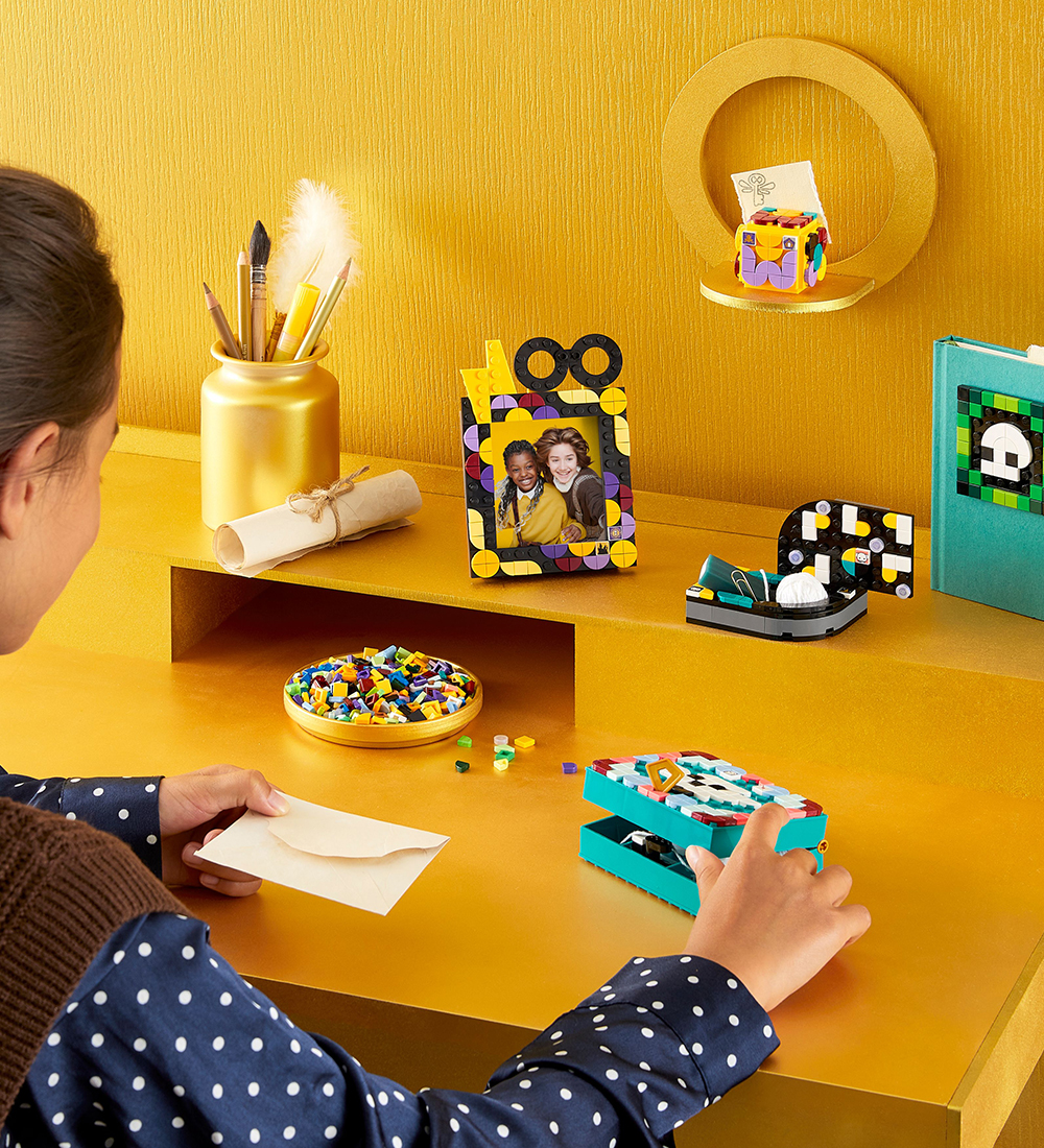LEGO® DOTS - Hogwarts Desktop Kit 41811 - 856 Parts