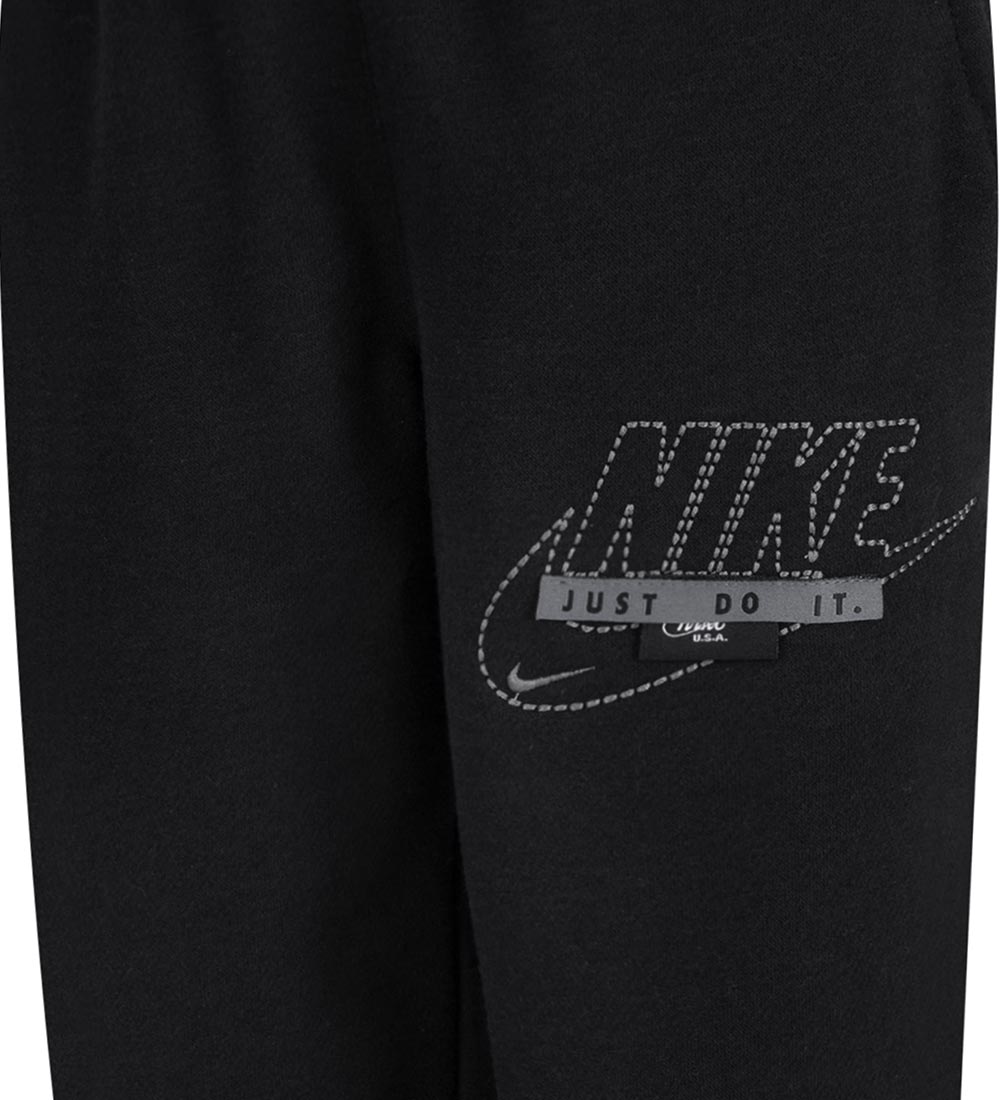 Nike Sweatpants - Black w. Applications