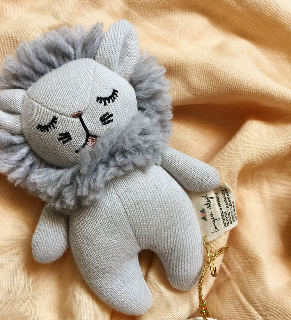 Konges Sløjd Rattle - Mini Leo - Grey